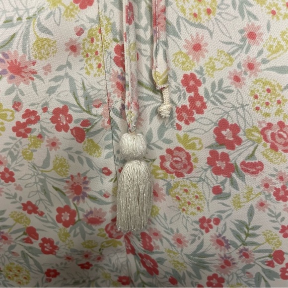 ⭐️Lauren Conrad floral blouse - Picture 3 of 4